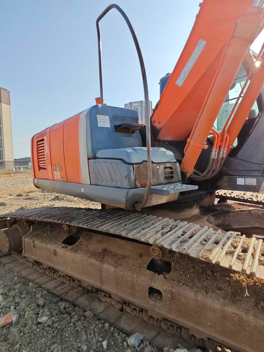 Used Hitachi ZX210LC-3 Excavator 2016 Model / 4