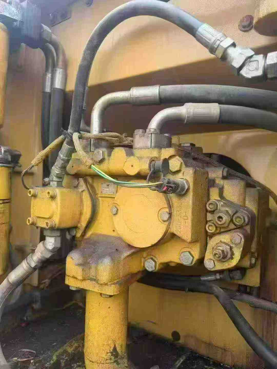 Used Caterpillar 323 Excavator 2013 Model / 6