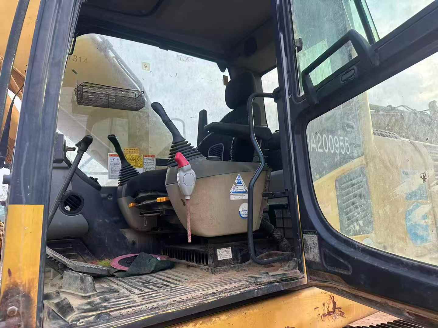 Used Komatsu PC200-8N1 Excavator 2016 Model / 9