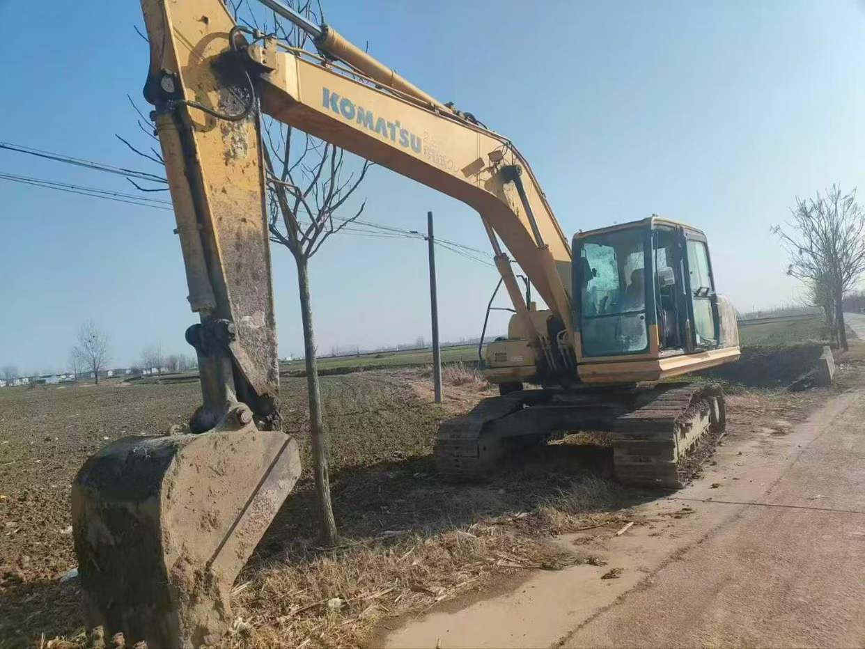 Used Komatsu PC200 Excavator 2016 Model / 3