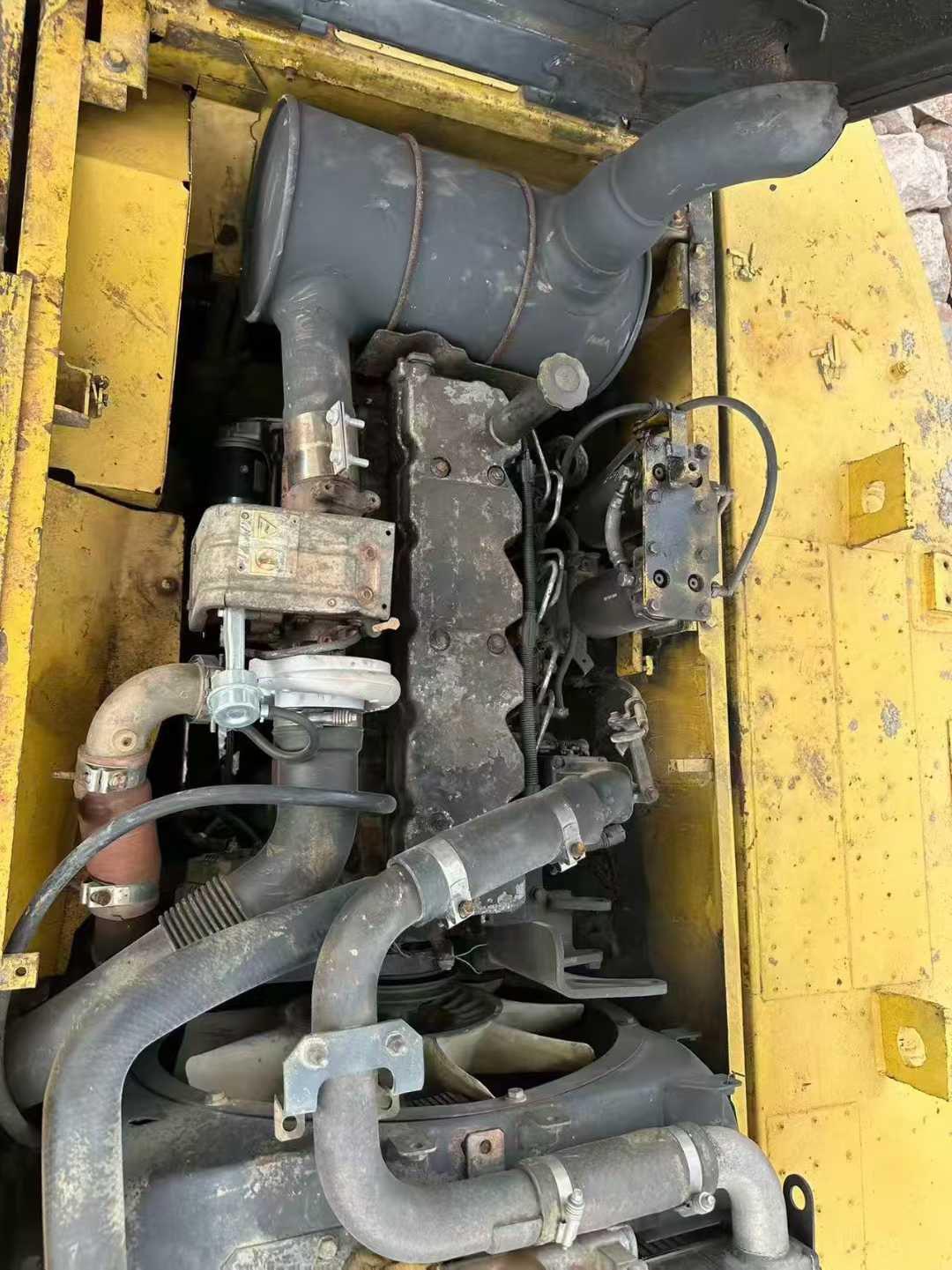 Used Komatsu PC220-8 Excavator 2016 Model / 4