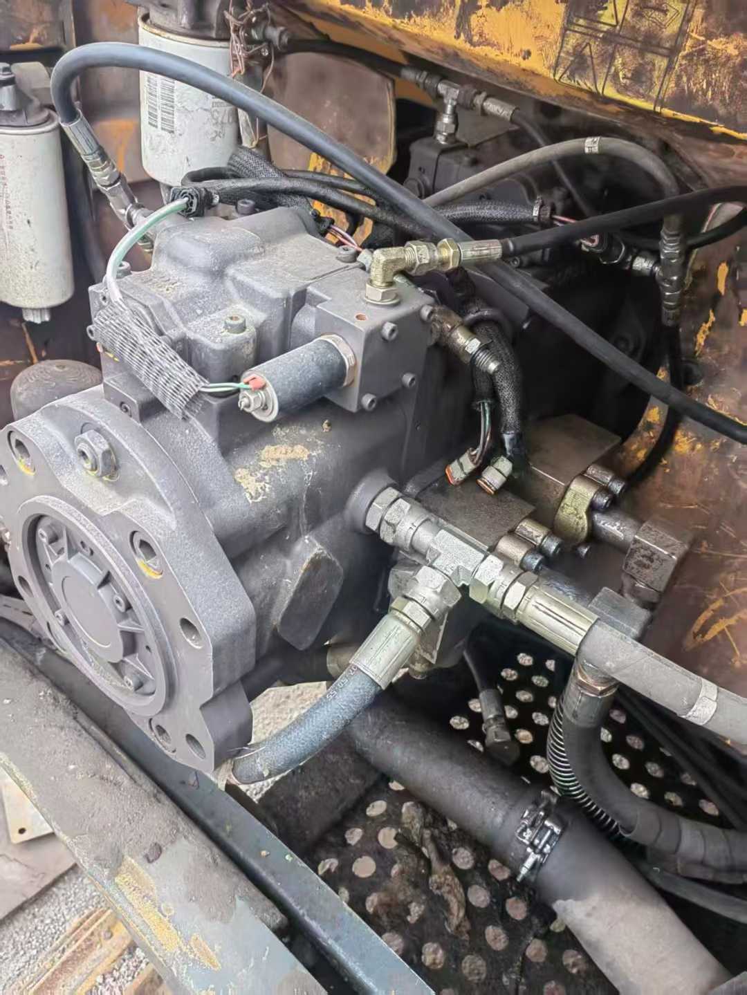 Used Hyundai R485LVS Excavator 2018 Model / 3