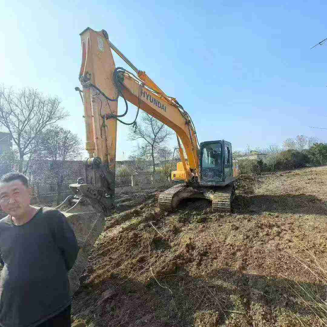 Used Hyundai R215-7 Excavator 2016 Model / 3