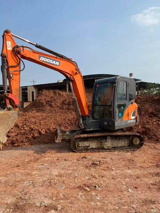 Buy Doosan DX55W Used Excavator / 1