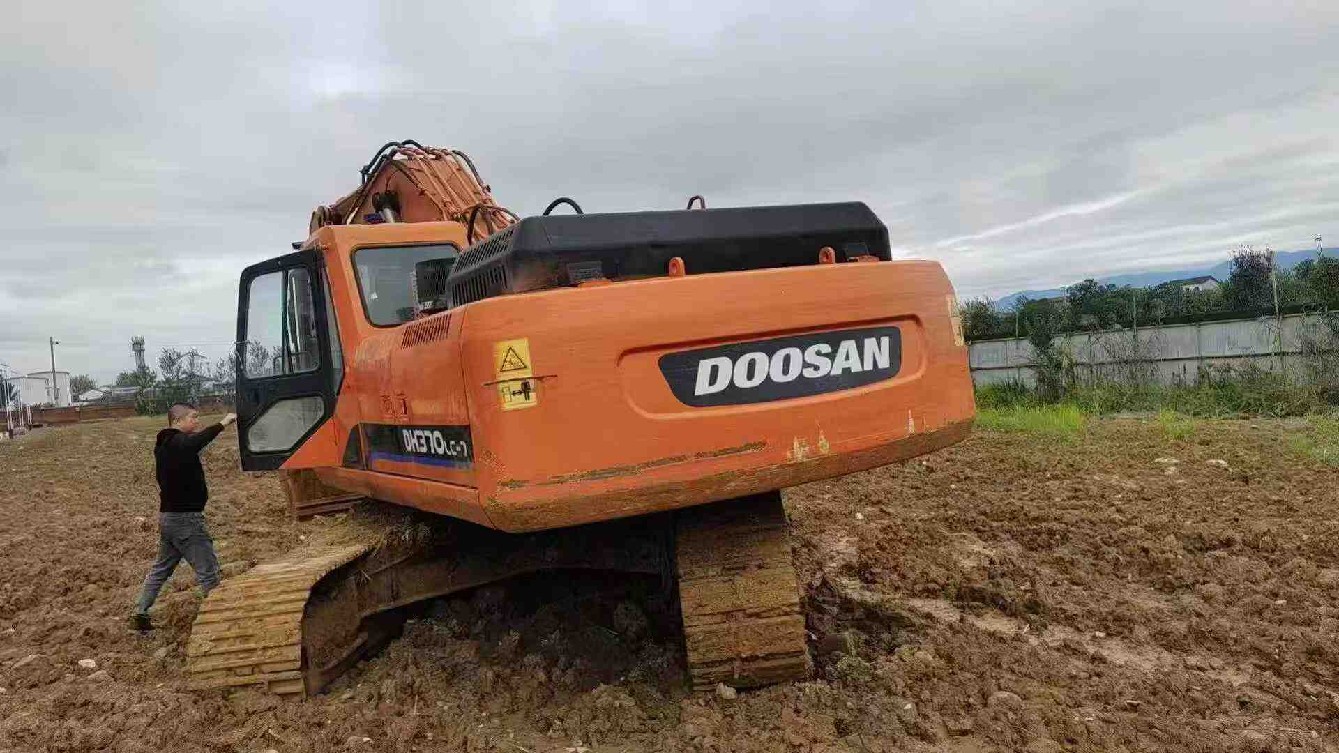 Used Doosan DL300 Excavator 2016 Model / 3