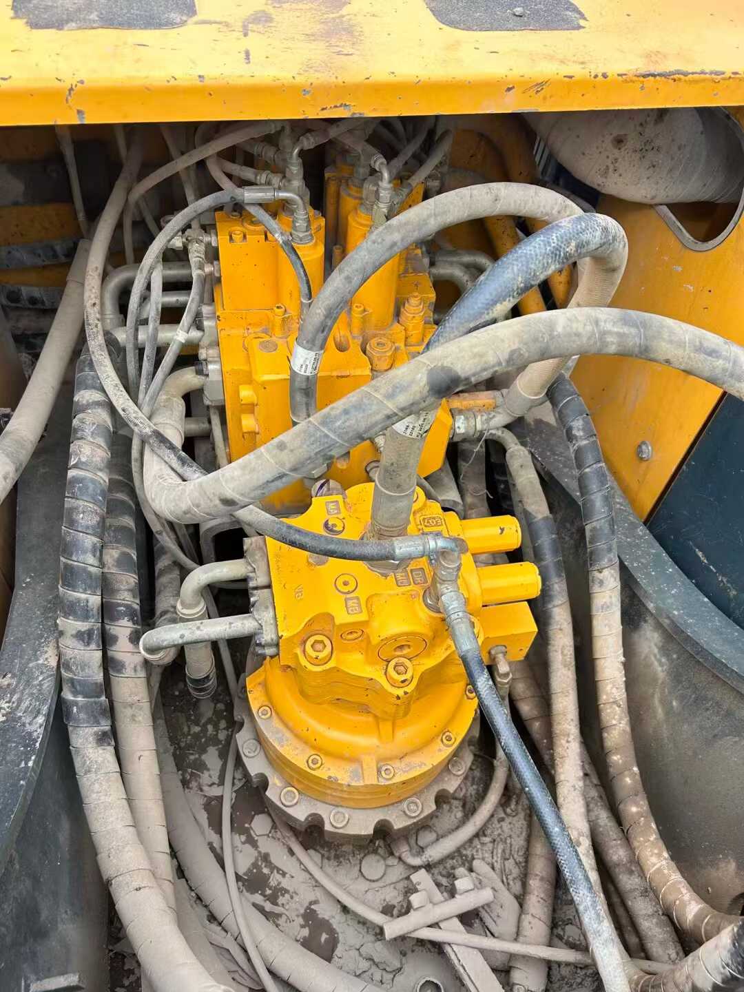 Buy Hyundai R215VSN Used Excavator / 2 Used Hyundai R215VSN Excavator 2021 Model / 2