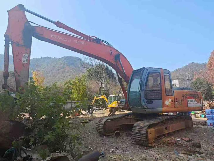 Buy Hitachi ZAXIS200 Used Excavator / 1