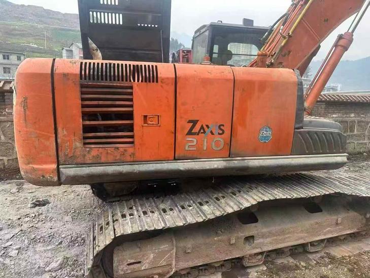Buy Hitachi ZAXIS200 Used Excavator / 1