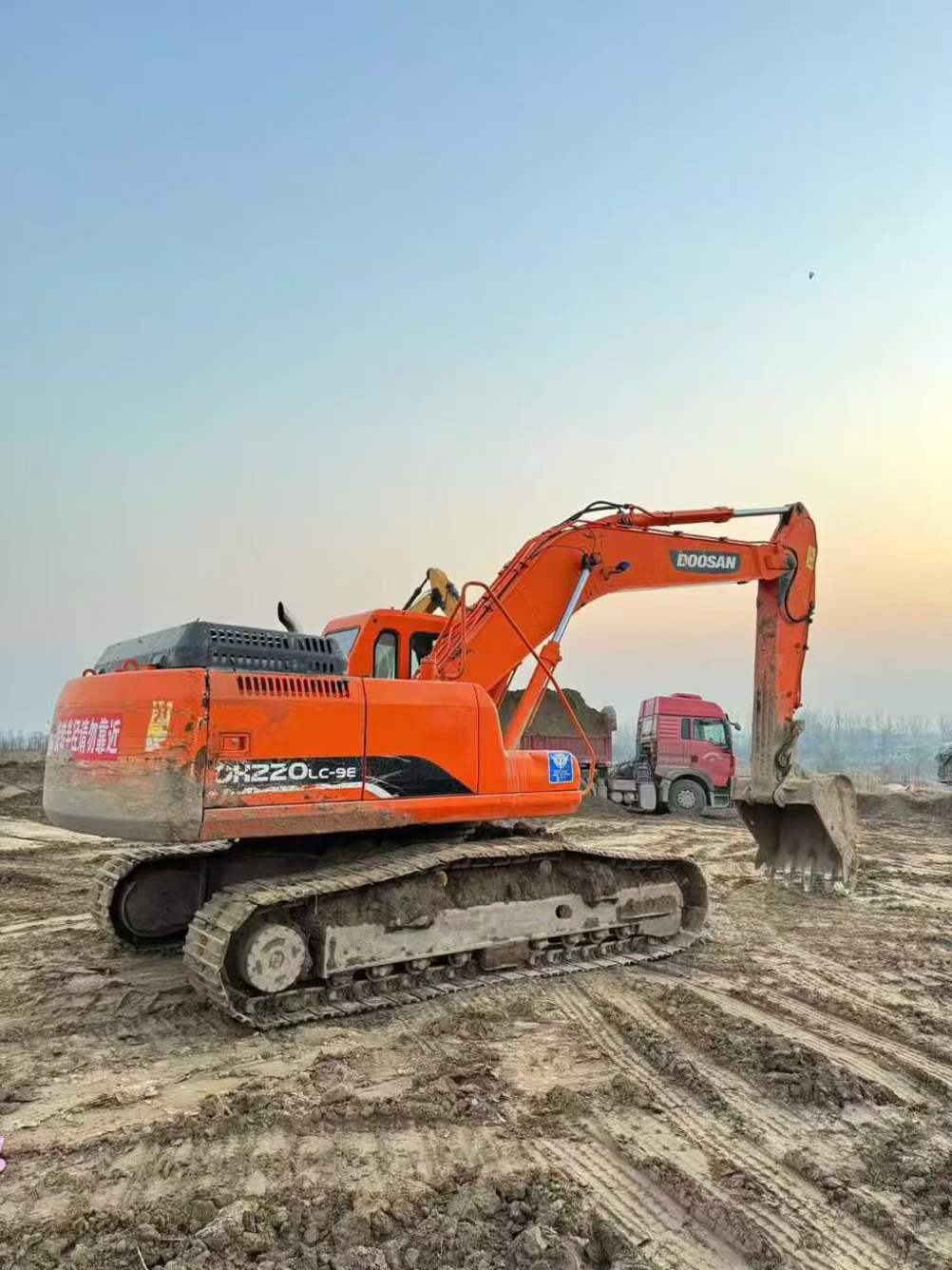 Buy Doosan DH220 Used Excavator / 5 Used Doosan DH220 Excavator 2014 Model / 5