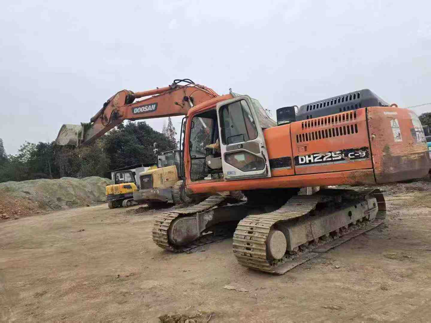 Buy Doosan DH220 Used Excavator / 1