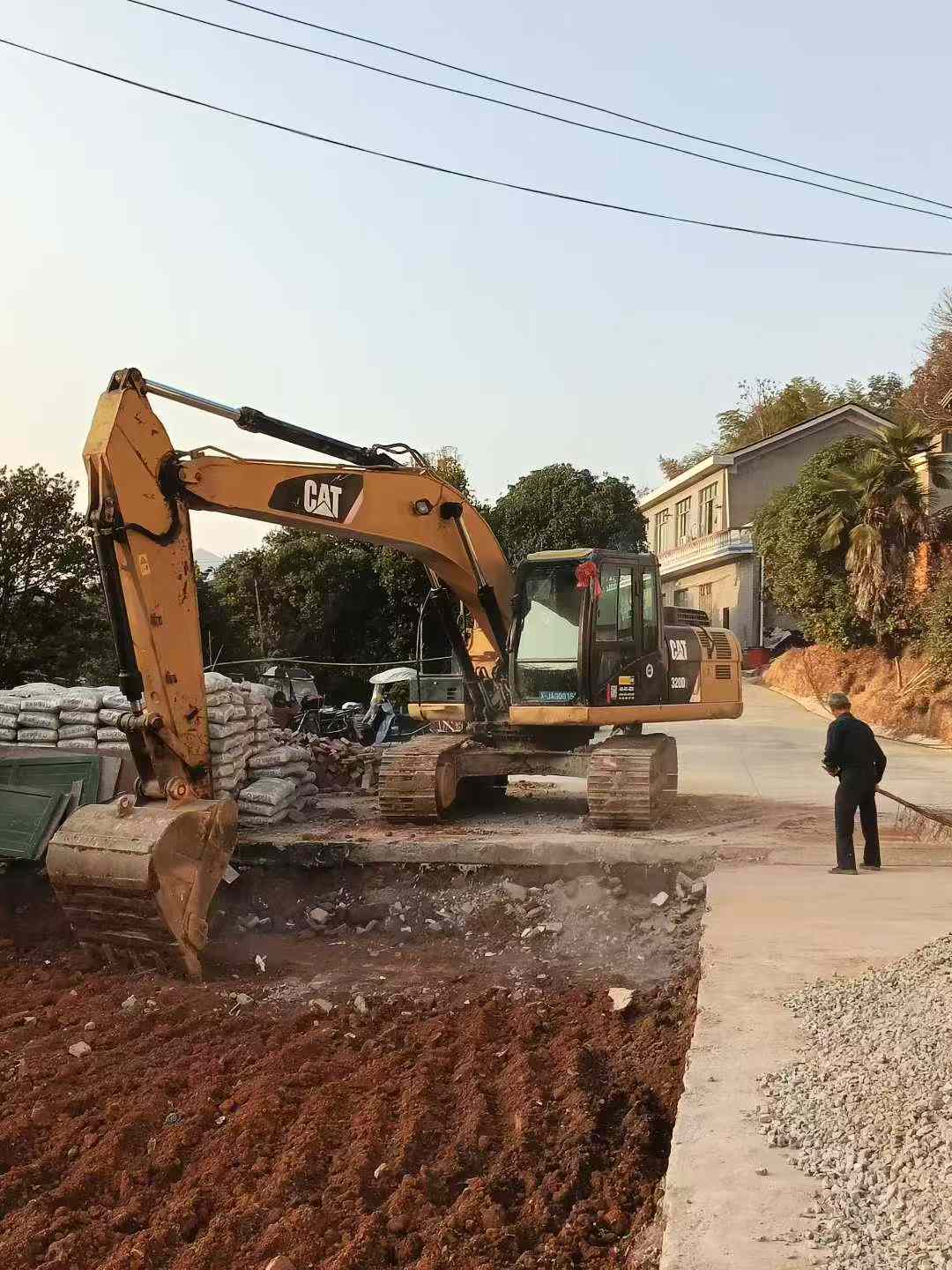 Buy Caterpillar 320D Used Excavator / 1