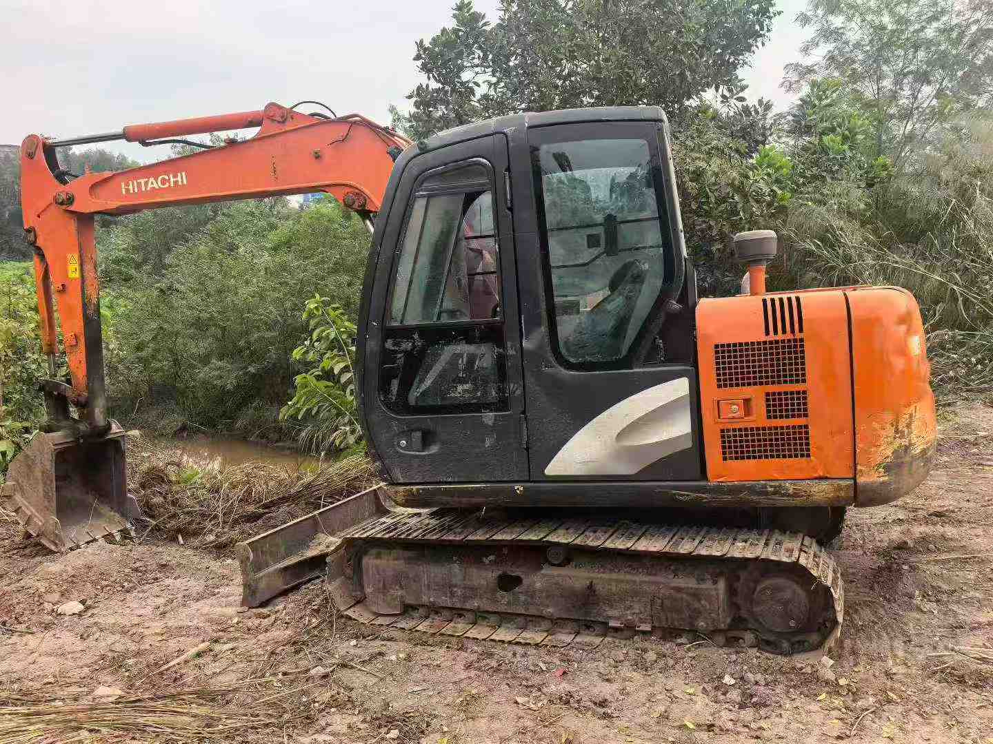 Buy Hitachi ZX60 Used Excavator / 1