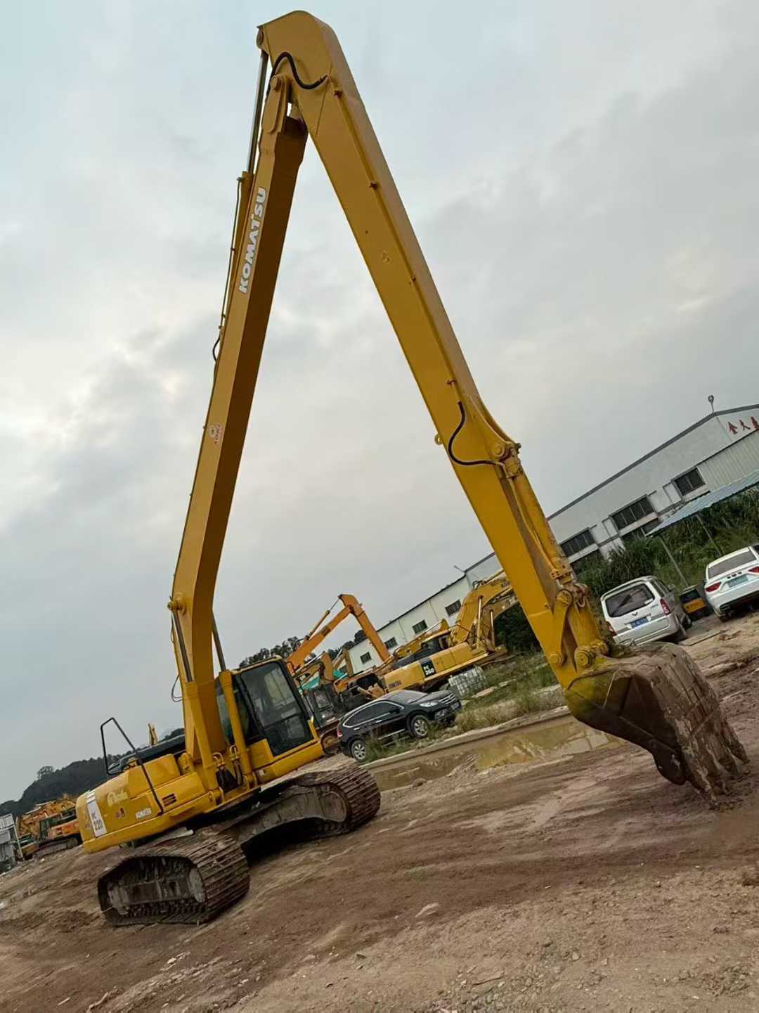 Buy Komatsu PC220-8 Used Excavator / 1