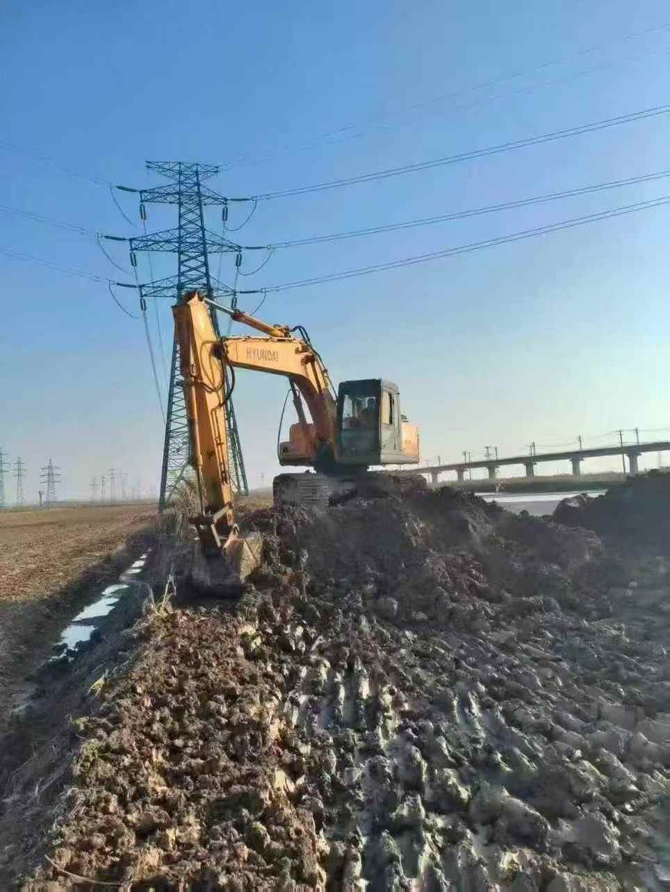 Buy Hyundai R215-7 Used Excavator / 2 Used Hyundai R215-7 Excavator 2011 Model / 2