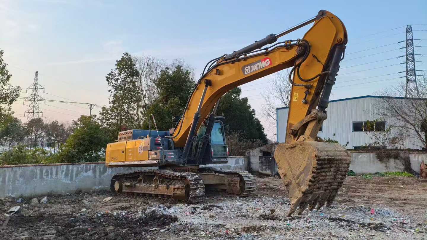 Buy XCMG LW520G Used Excavator / 1