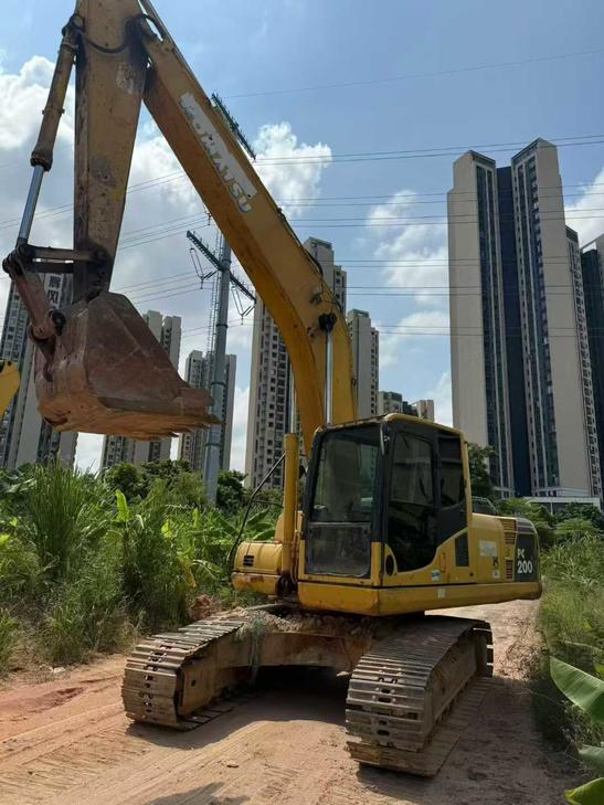 Buy Komatsu PC200-8 Used Excavator / 1