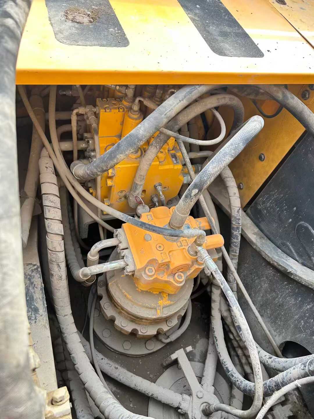 Used Hyundai R215VSN Excavator 2020 Model / 4