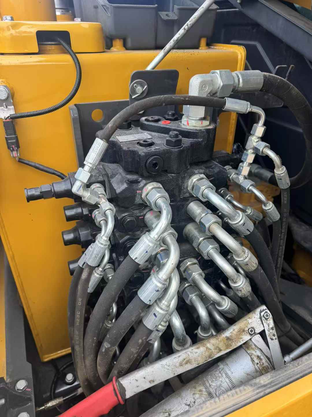 Used XCMG LWC160 Excavator 2023 Model / 4