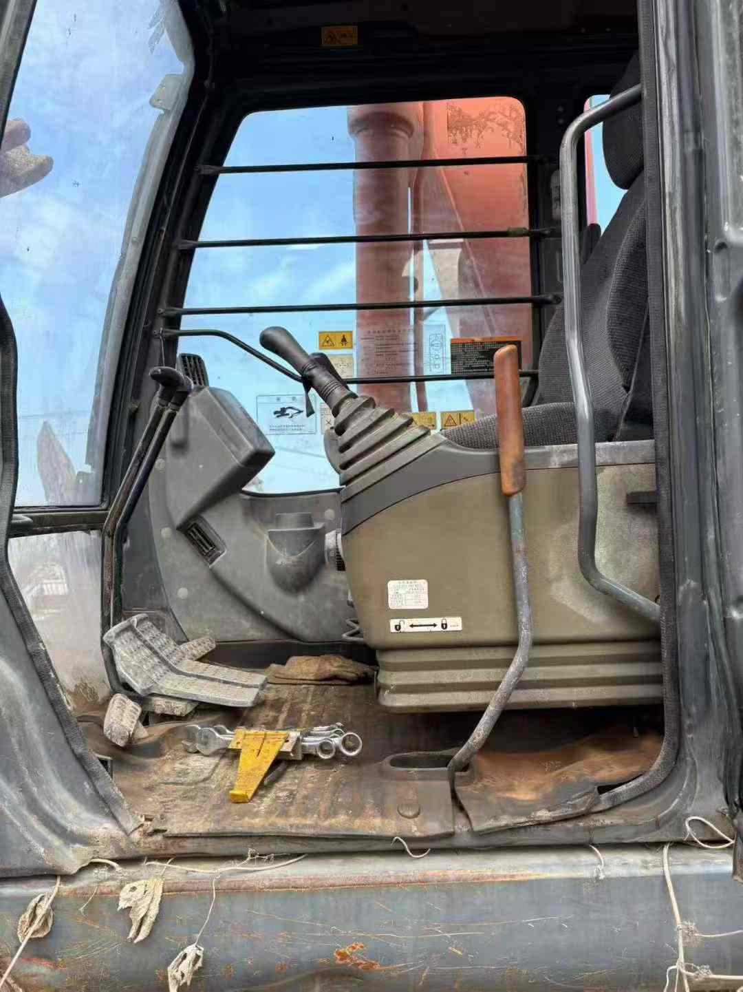 Used Hitachi ZX240-3 Excavator 2014 Model / 4