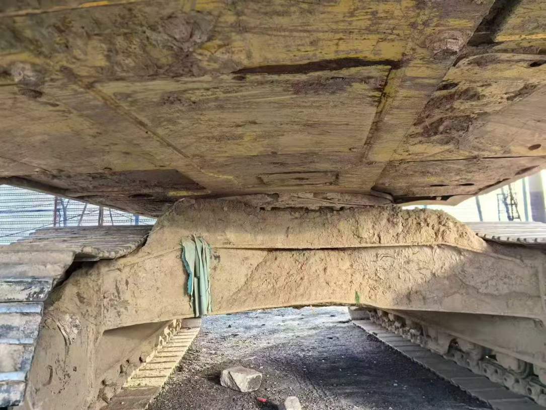 Used Komatsu PC200 Excavator 2014 Model / 6