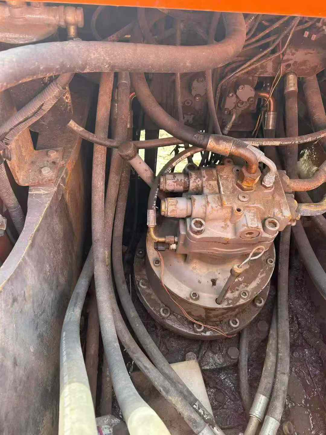 Used Hitachi ZX240-3 Excavator 2011 Model / 7