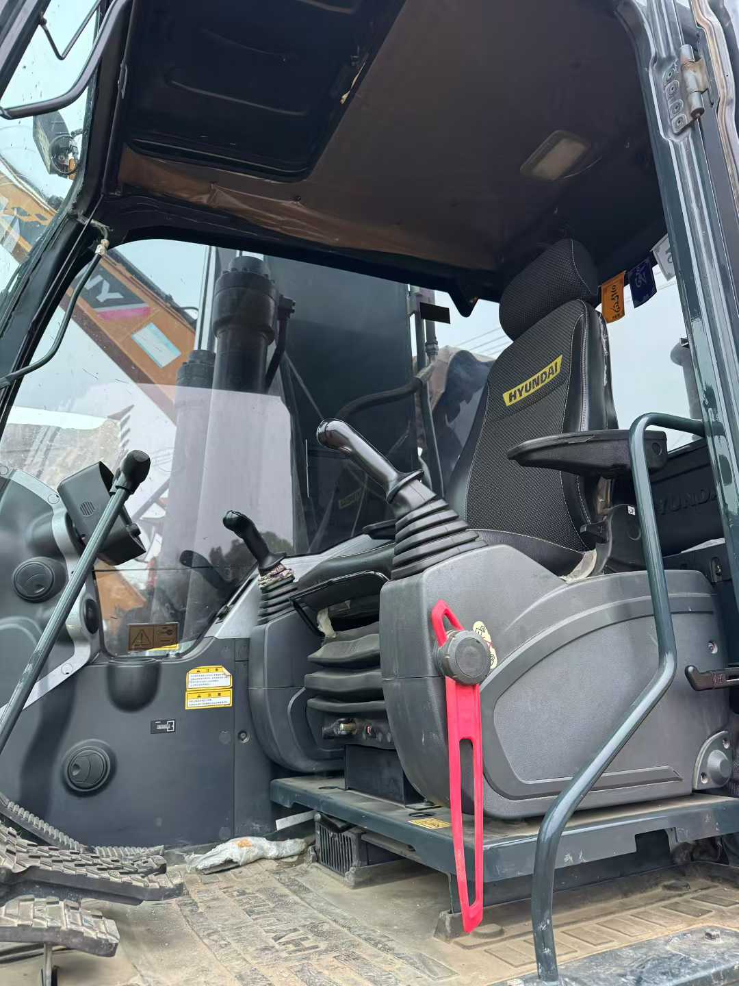 Used Hyundai R225LVS Excavator 2021 Model / 4