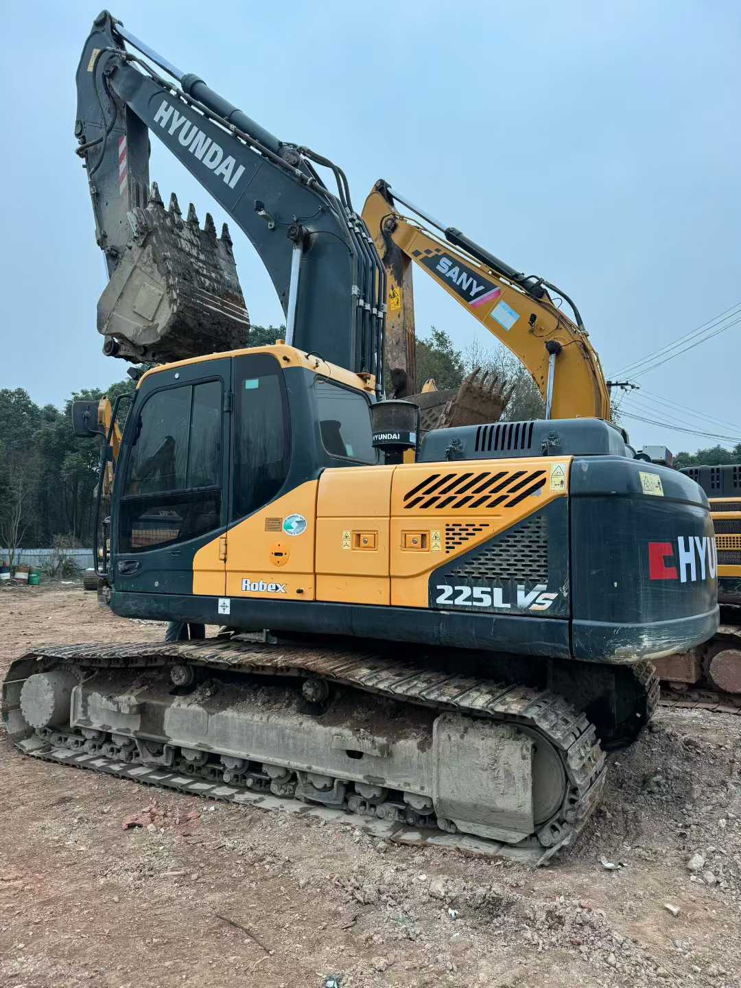 Used Hyundai R225LVS Excavator 2021 Model / 2