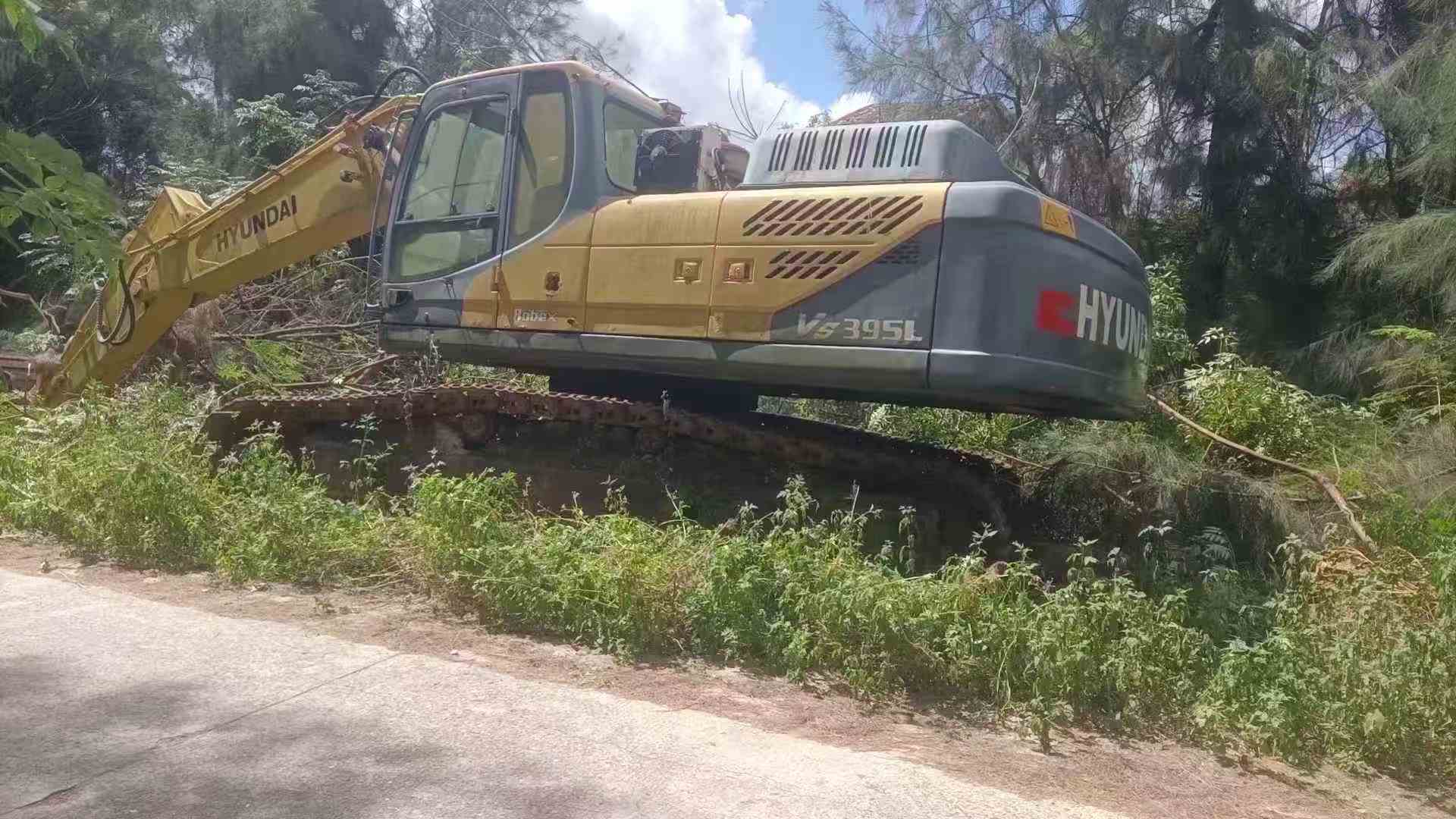 Used Hyundai R395LVS Excavator 2016 Model