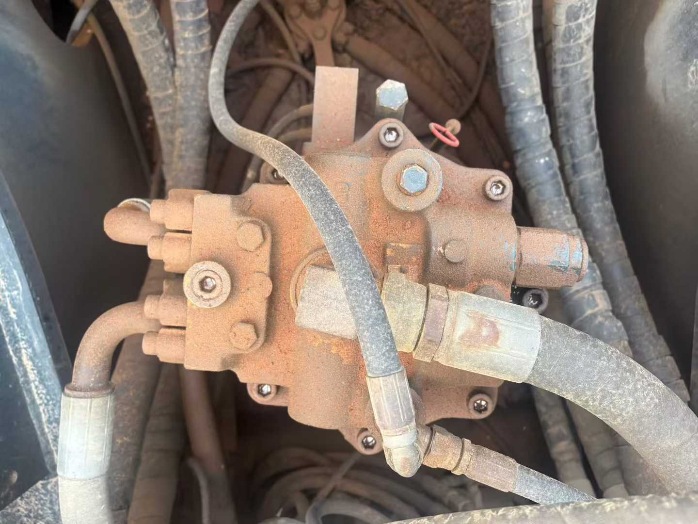 Used Hyundai R385LVS Excavator 2013 Model / 8