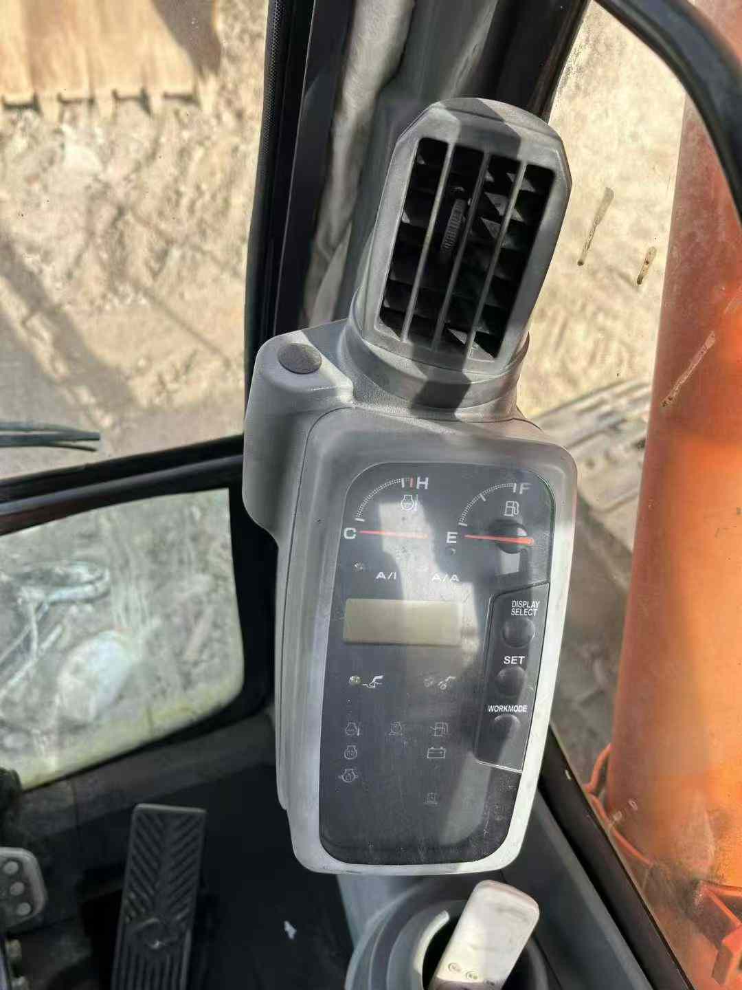 Used Hitachi ZX240-3 Excavator 2011 Model / 9