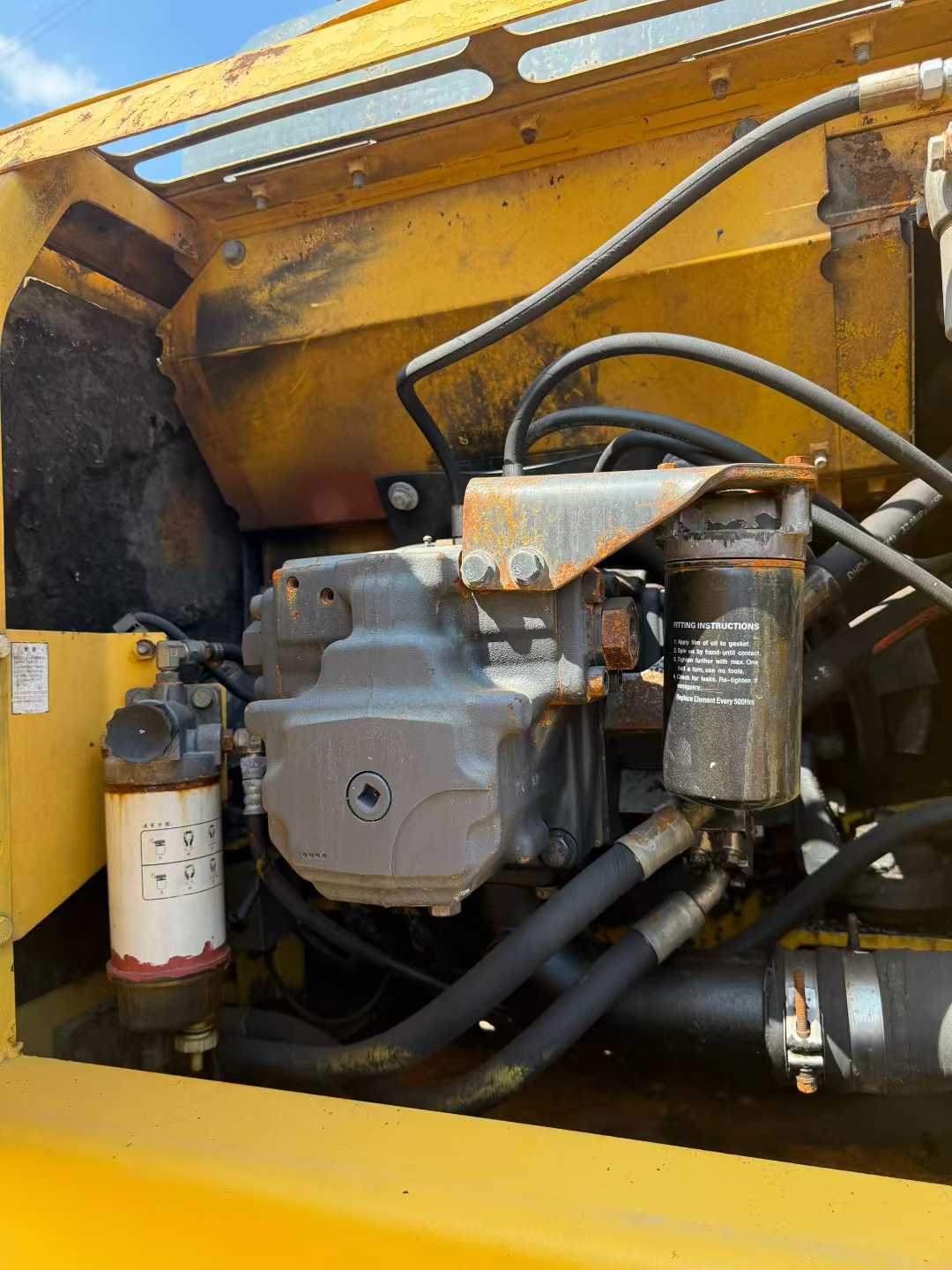 Used Komatsu PC200 Excavator 2016 Model / 8