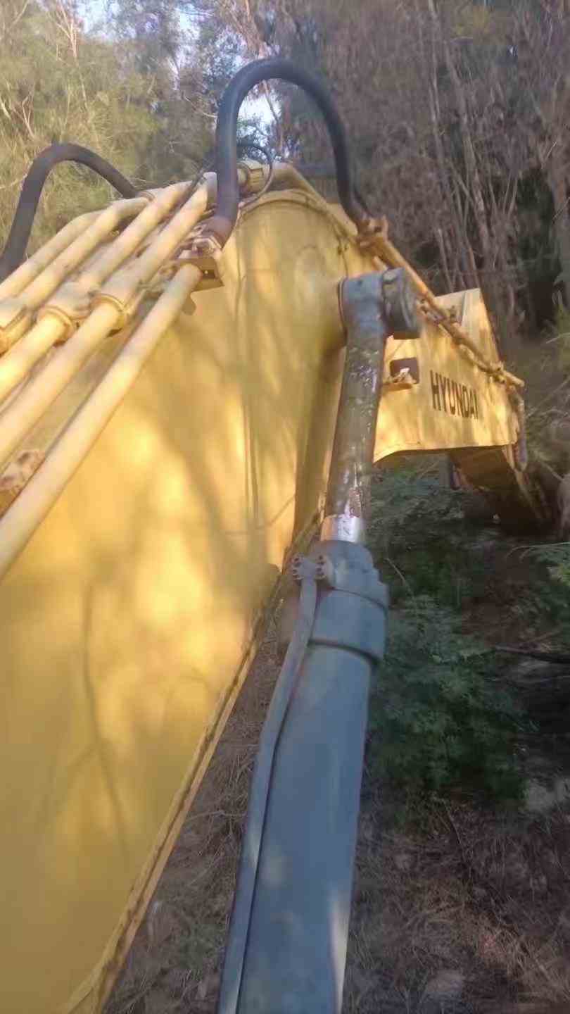 Used Hyundai R395LVS Excavator 2016 Model / 7