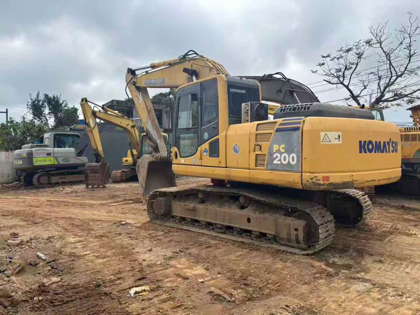 Used Komatsu PC200-8 Excavator 2016 Model / 3