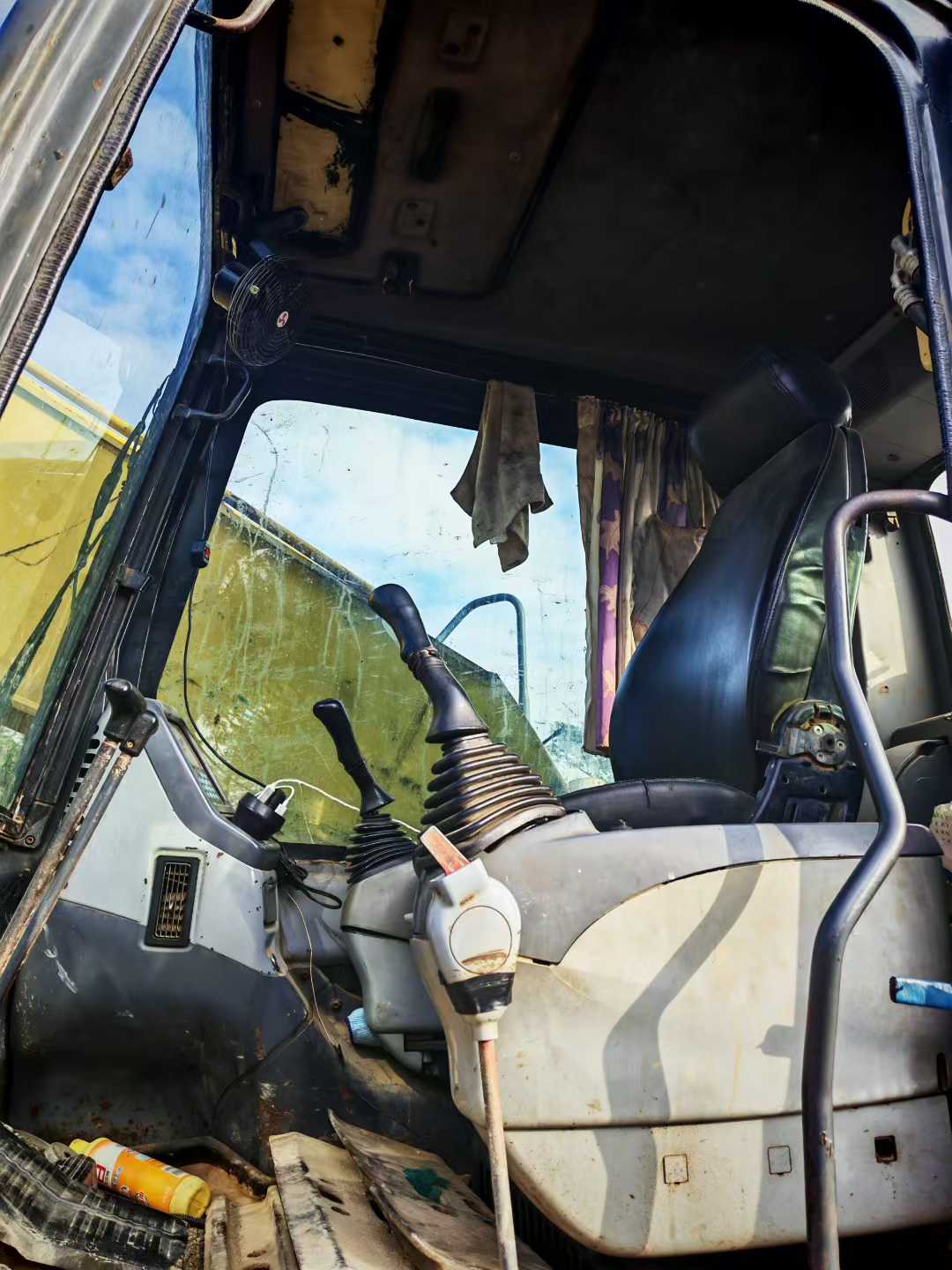 Used Komatsu PW200-7 Excavator 2016 Model / 3