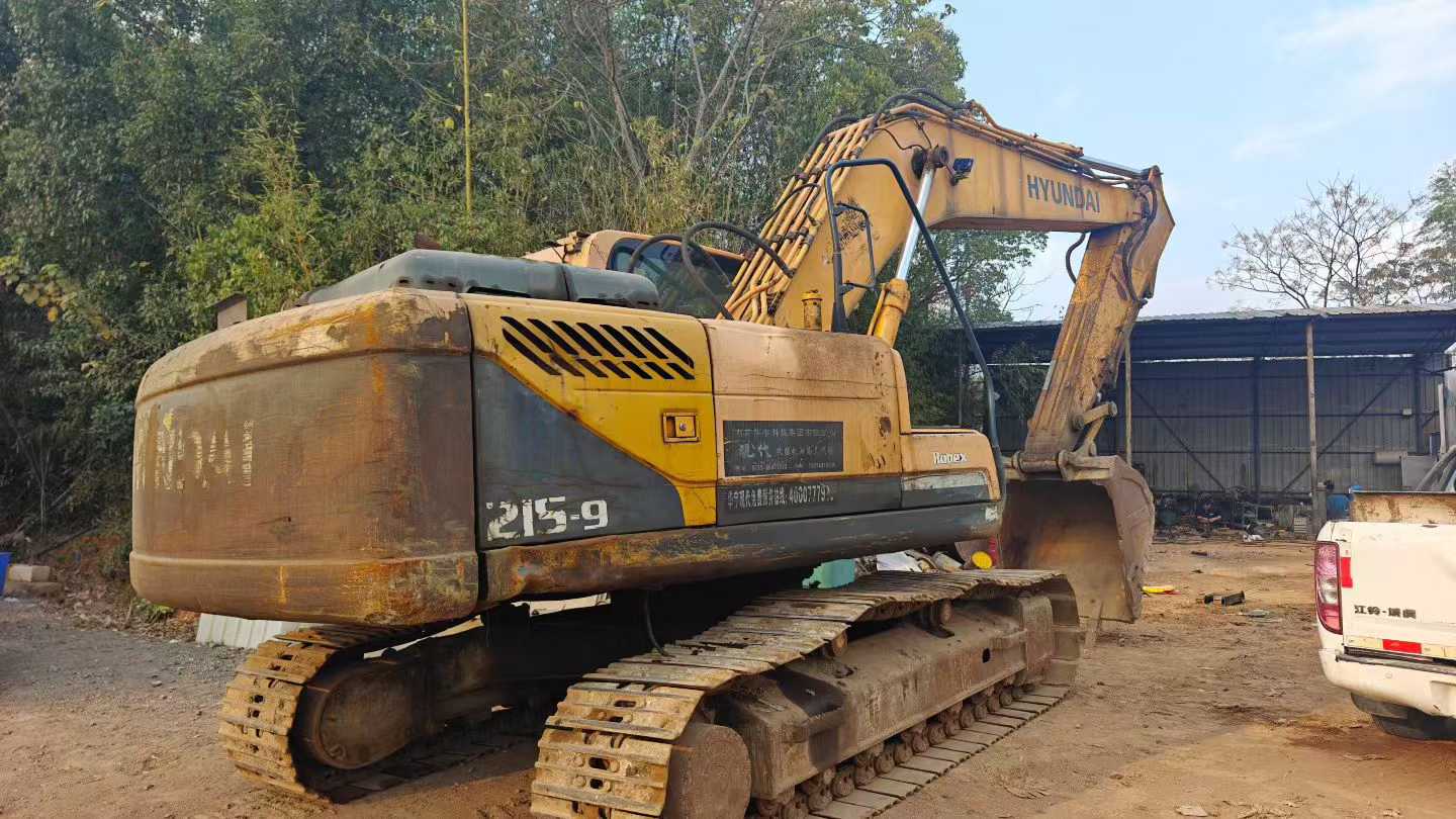 Used Hyundai R215-9 Excavator 2016 Model / 3
