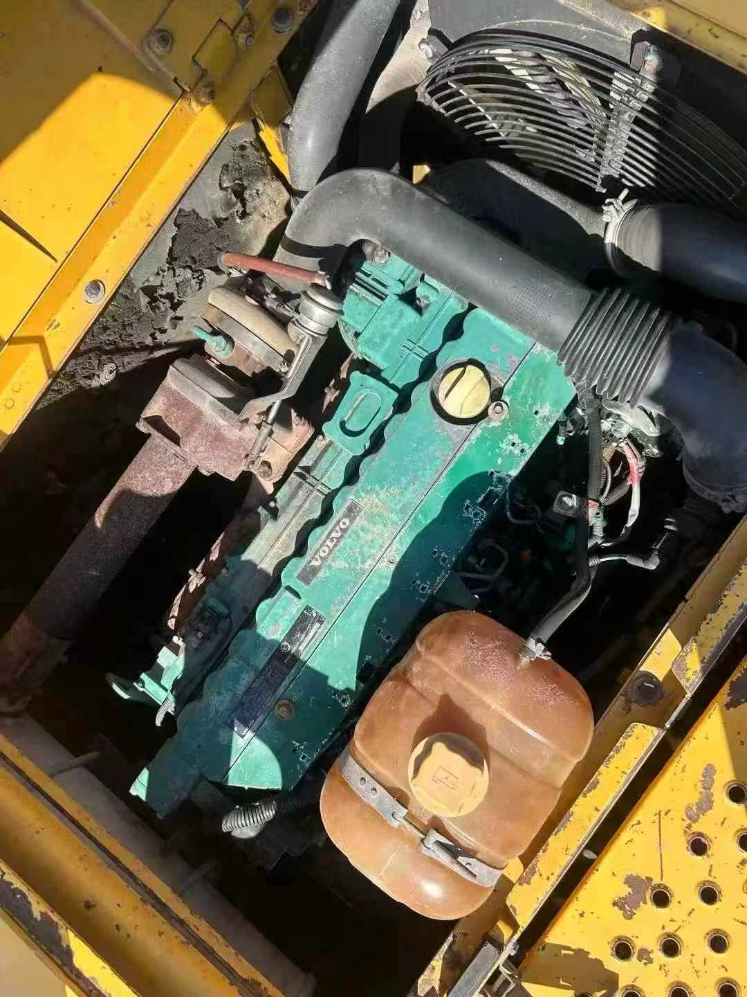 Used Volvo EW210C Excavator 2016 Model / 6