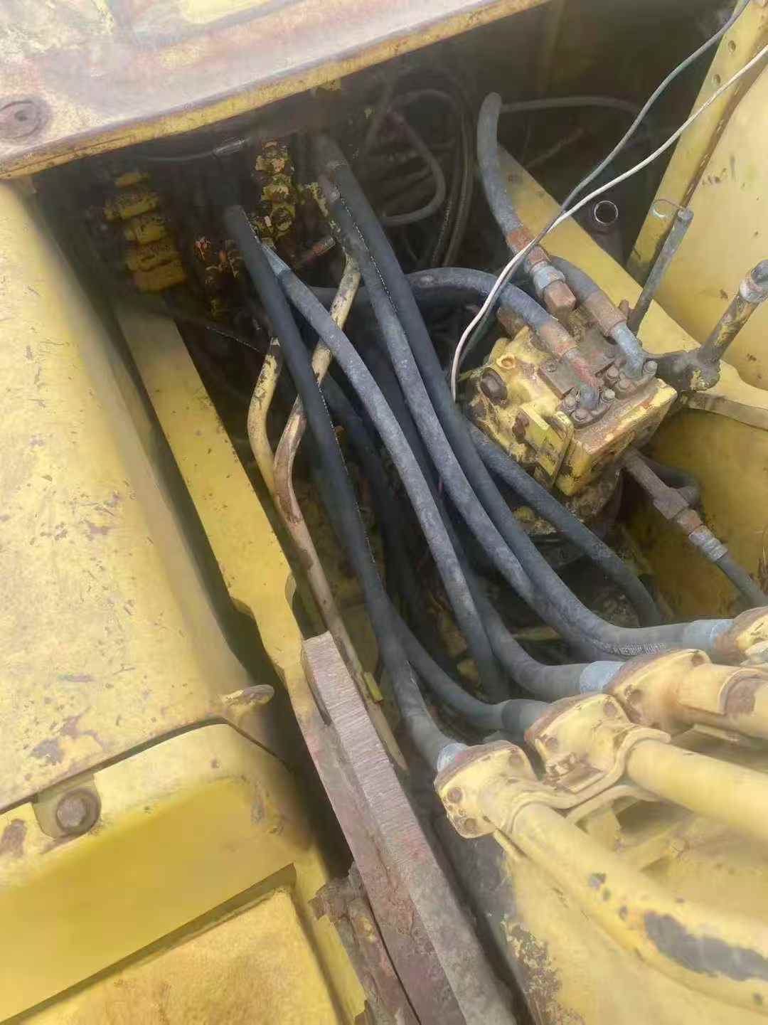 Used Komatsu PC200 Excavator 2016 Model / 5