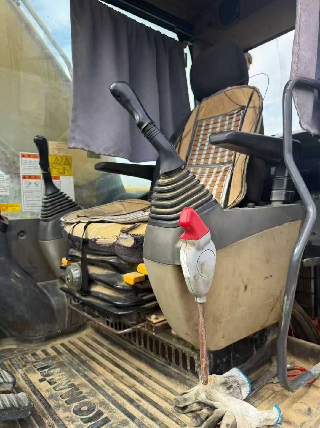 Used Komatsu PC200-8EO Excavator 2016 Model / 3