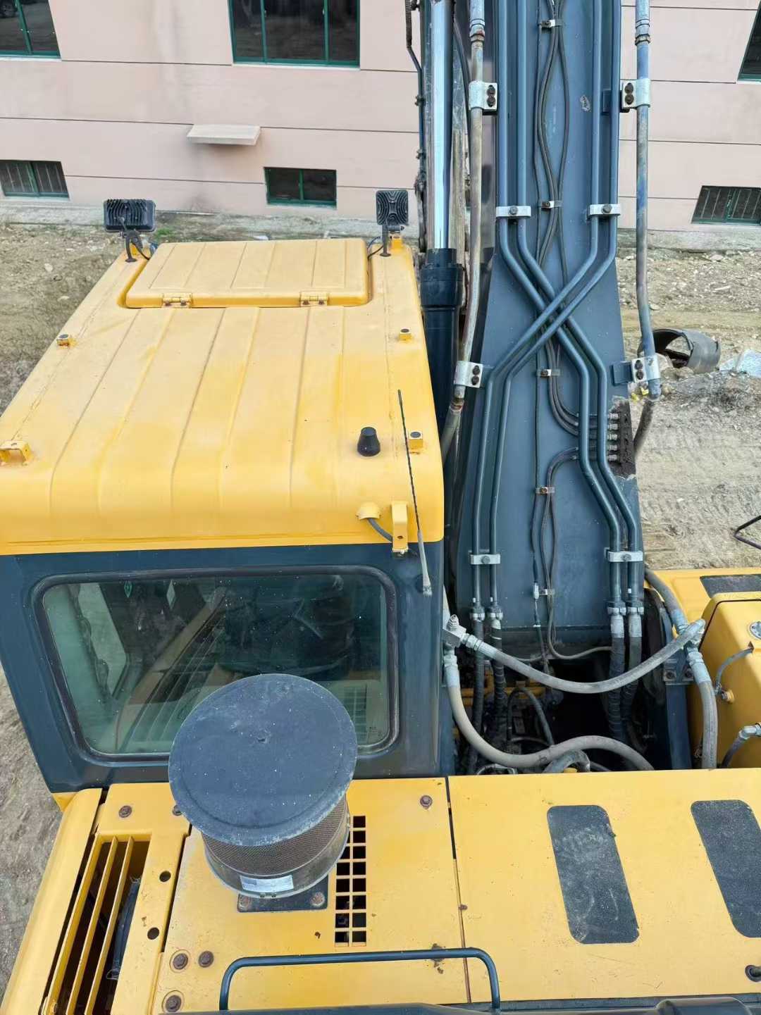 Used Hyundai R215VS Excavator 2016 Model / 4