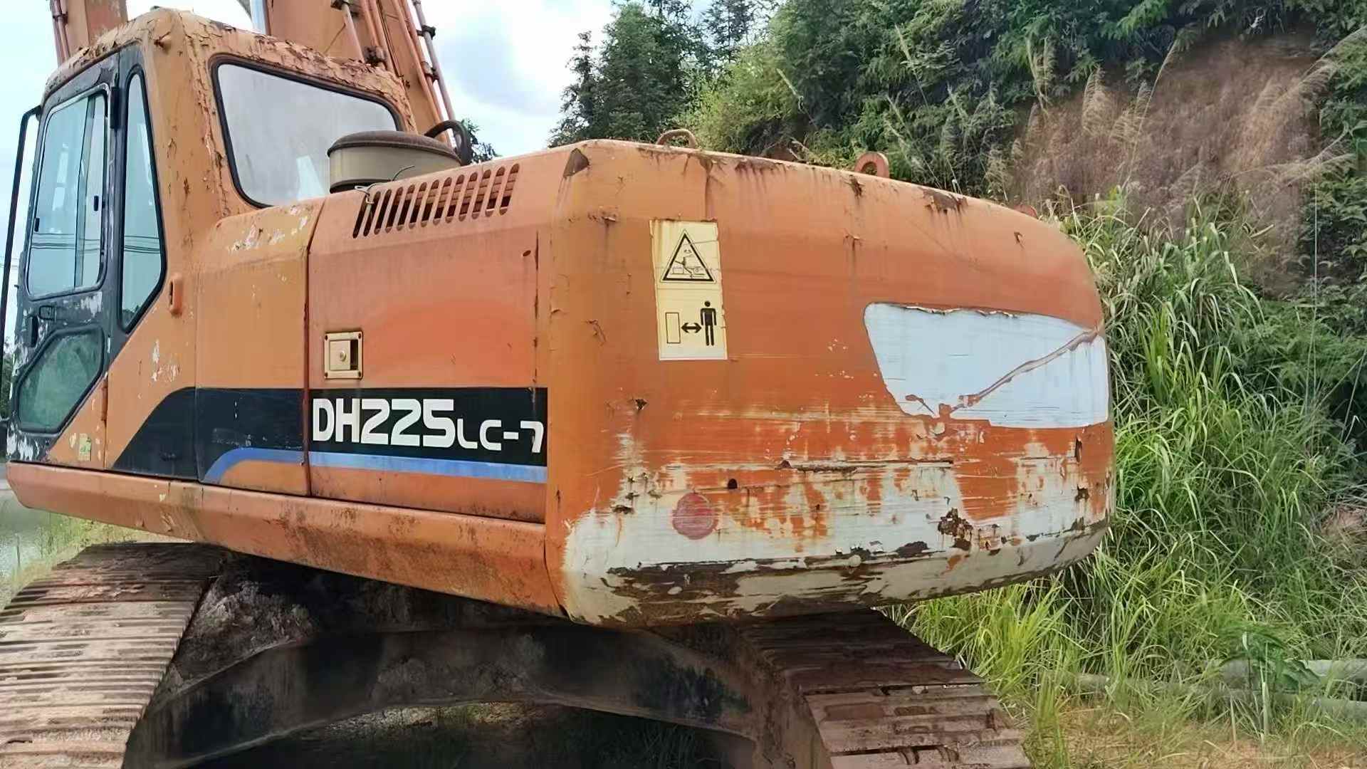 Used Doosan DH220-7 Excavator 2016 Model / 2