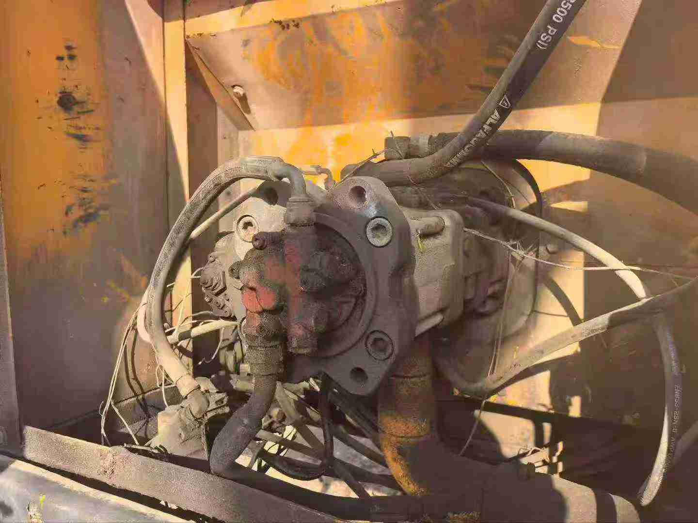 Used Hyundai R225-7 Excavator 2010 Model / 6