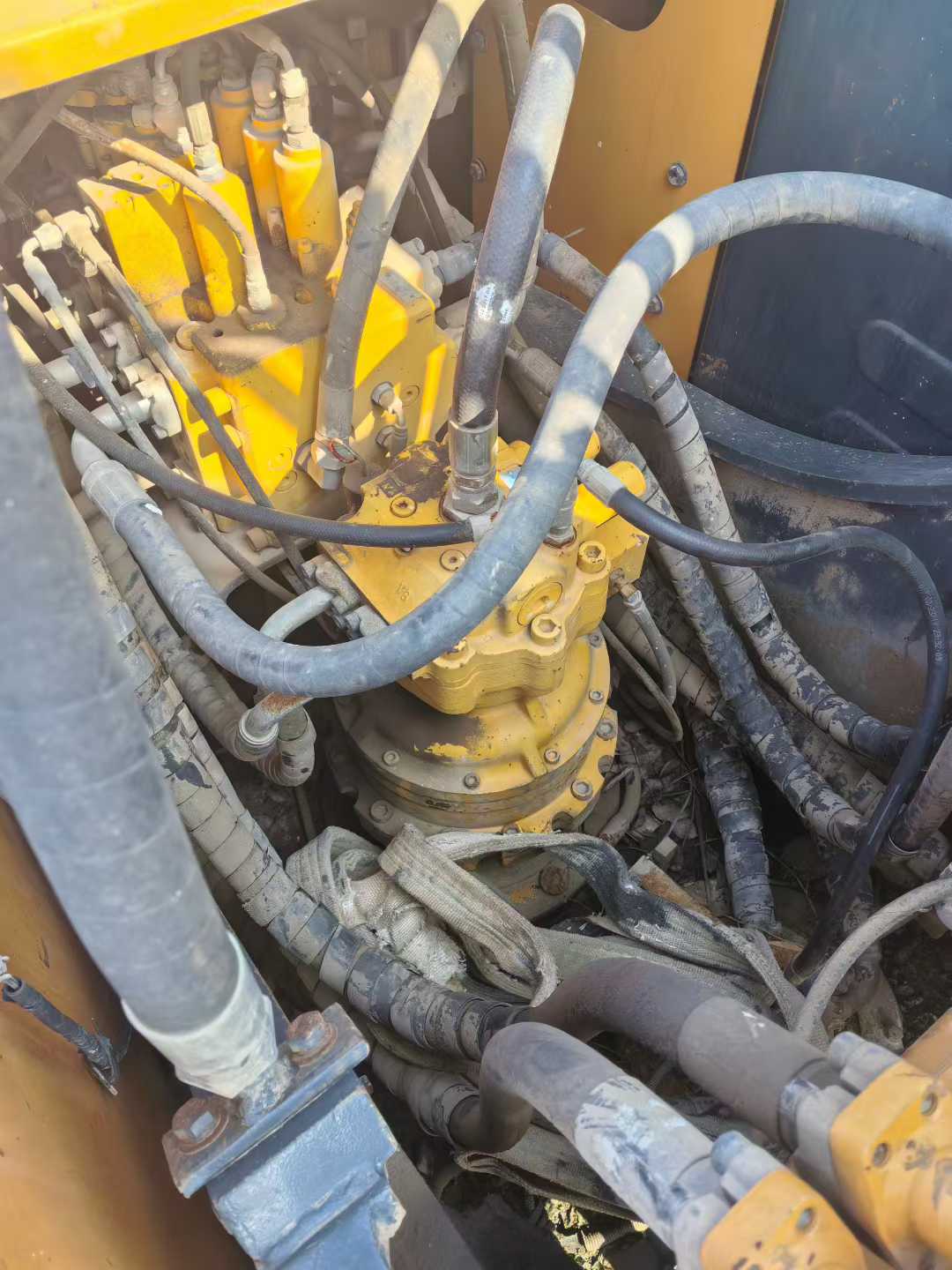 Used Hyundai R215VS Excavator 2018 Model / 5