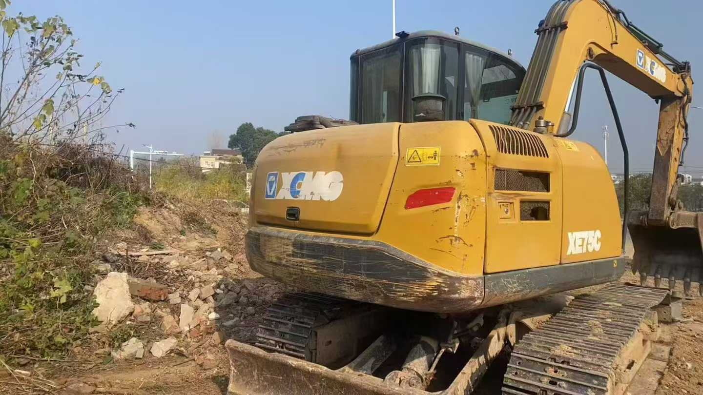Used XCMG XE75WD Excavator 2016 Model / 4
