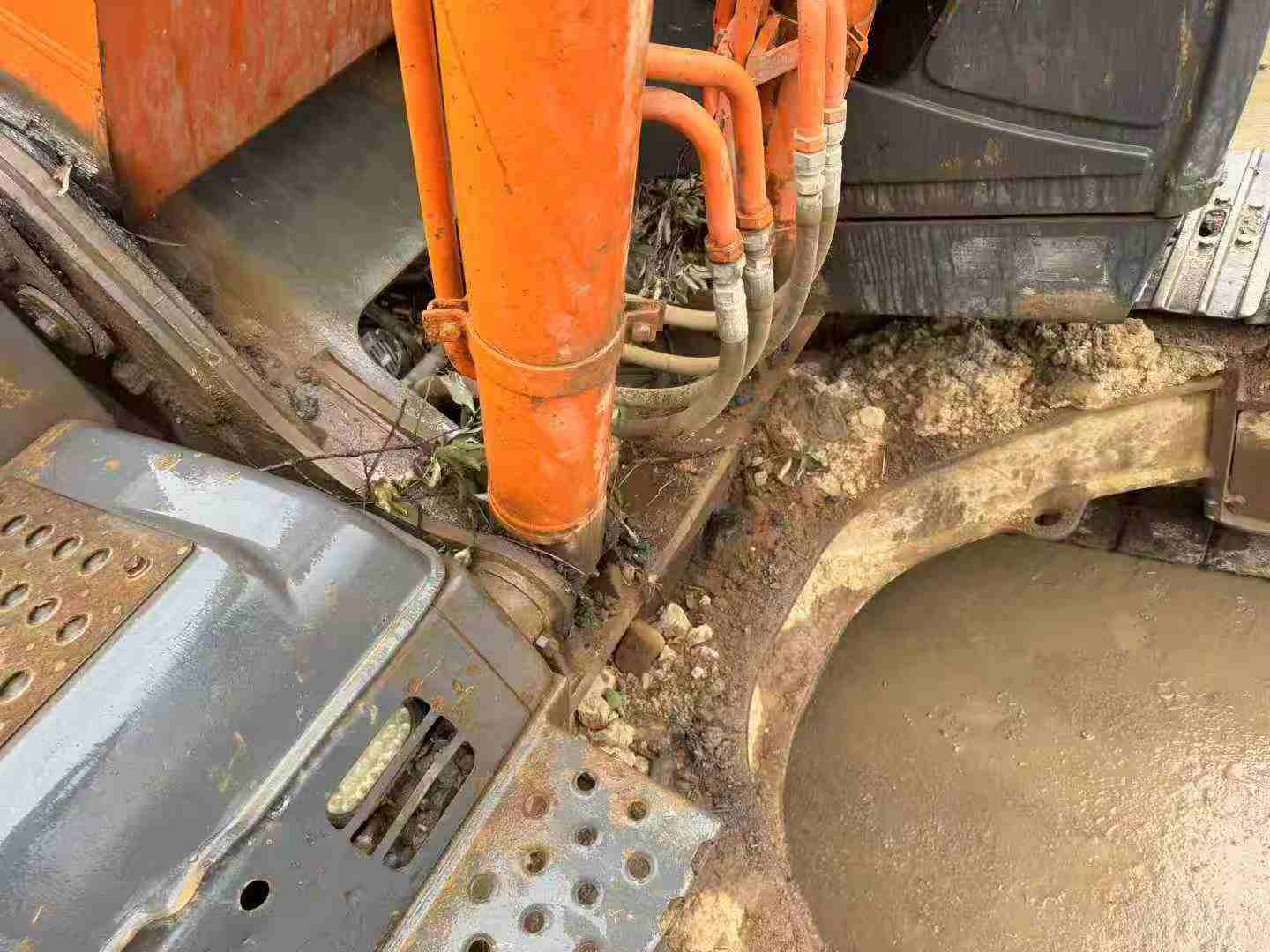 Used Hitachi ZAXIS200 Excavator 2010 Model / 6