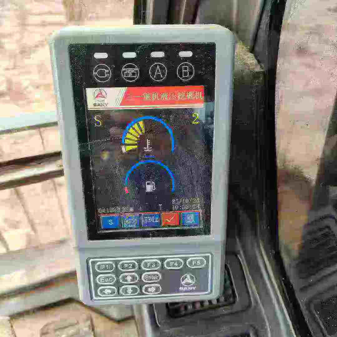 Used Sany SY135 Excavator 2016 Model / 4