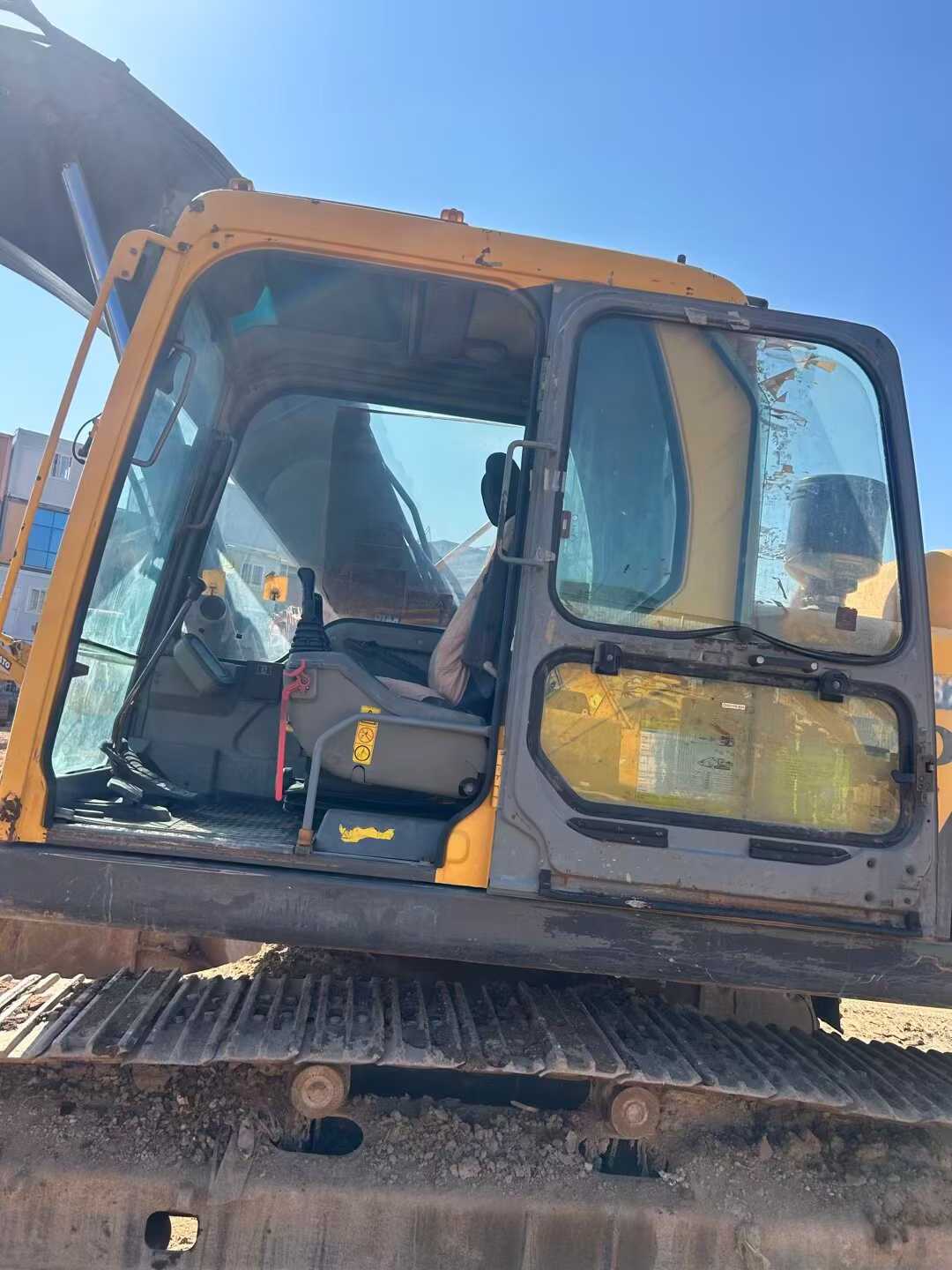 Used Volvo EW210C Excavator 2016 Model / 4