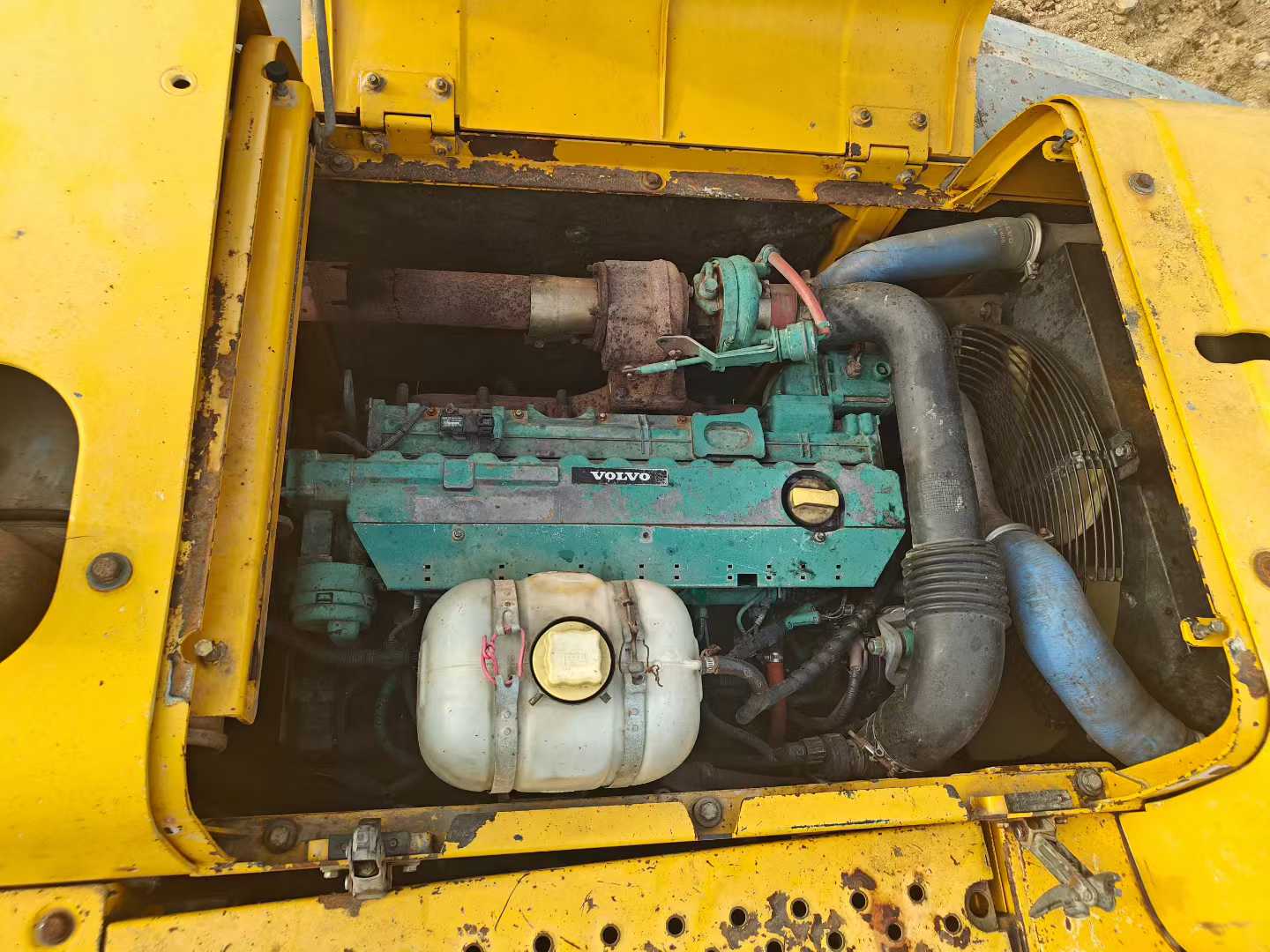 Used Volvo EW210C Excavator 2016 Model / 8