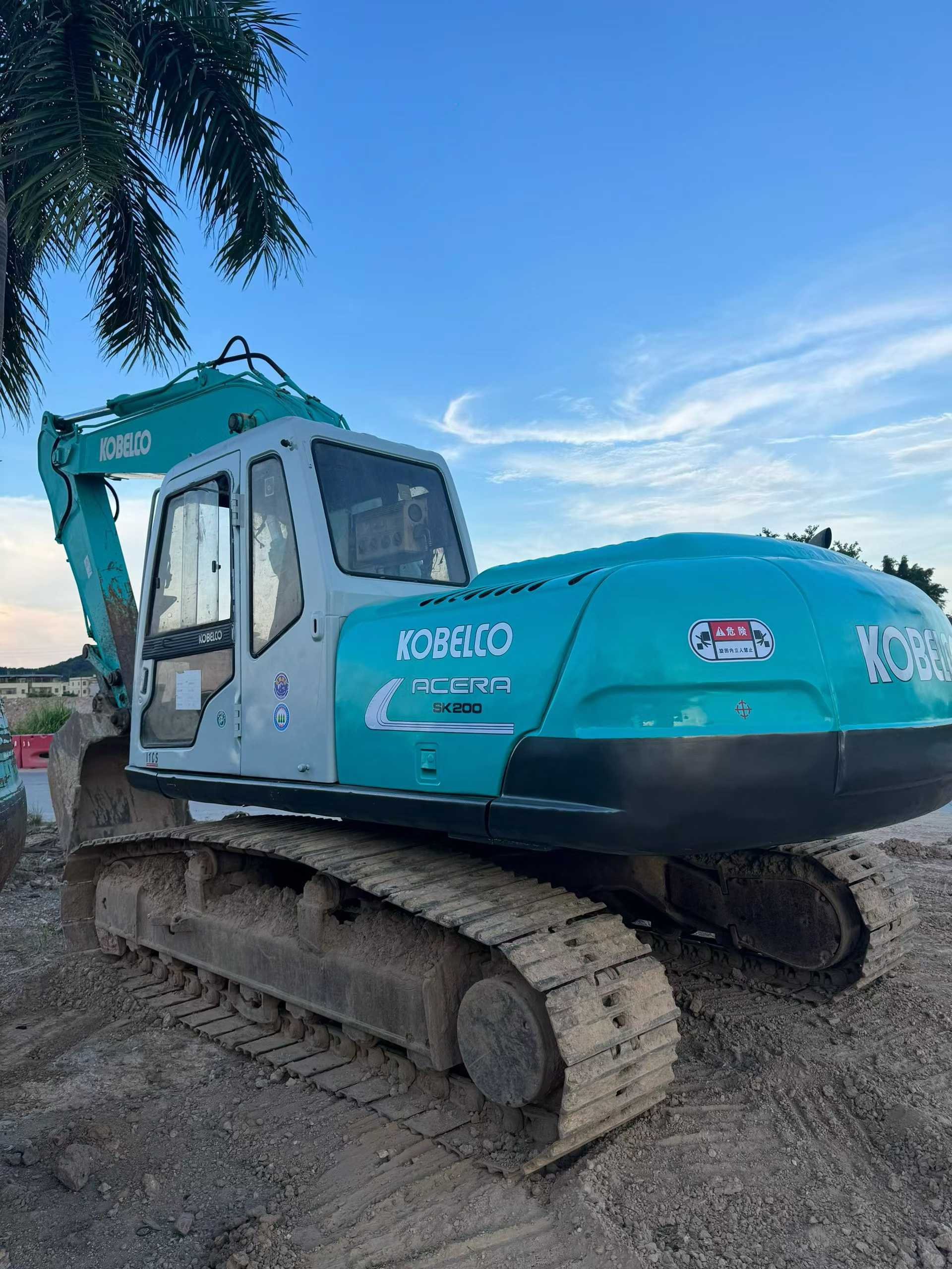 Buy Kobelco SK200-5.5 Used Excavator / 1