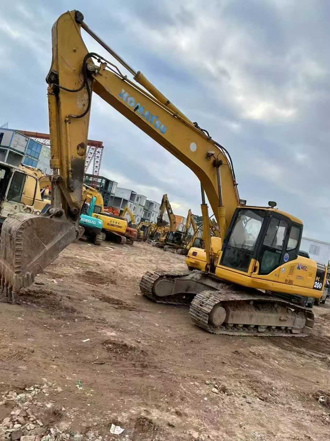 Buy Komatsu PW200-7 Used Excavator / 1