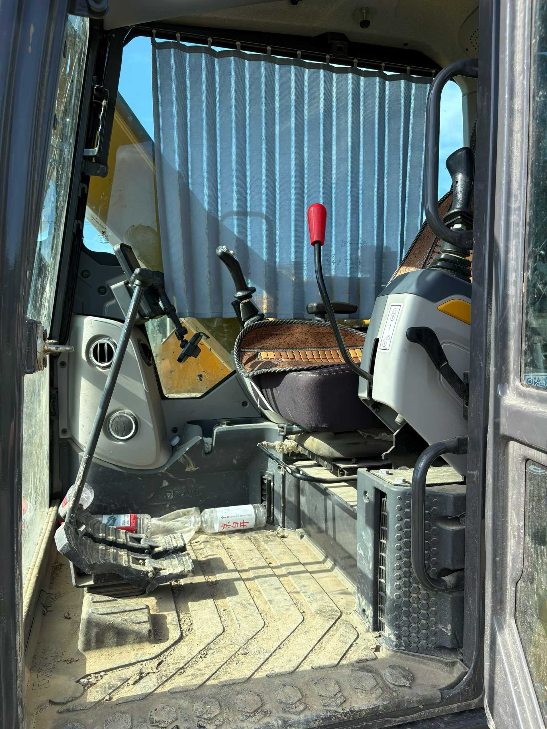 Used XCMG XE75WD Excavator 2024 Model / 7